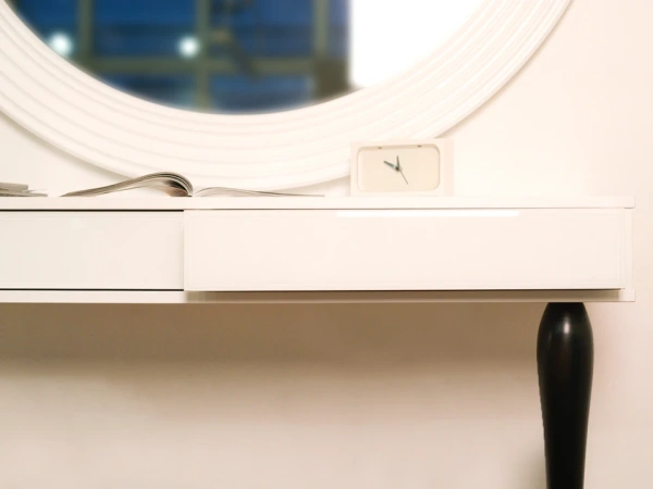 Столик туалетный Cloud белый / ножки черные